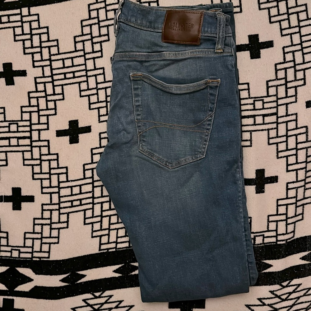 Hollister, 31w 32L , faded blue.🤙🏾